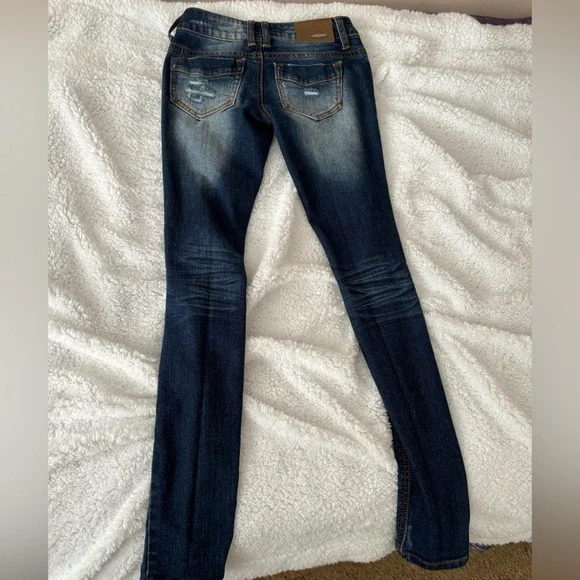 Ripped Denim Jeans - Picture 4 of 5